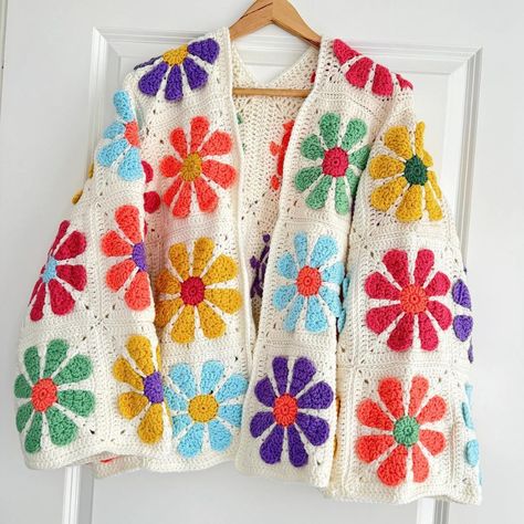 EvaPatterns Daisy Granny Square Cardigan, Square Cardigan Crochet Pattern, Granny Square Cardigan Crochet Pattern, Sweater Bolero, Daisy Granny Square, Granny Square Cardigan, Cardigan Crochet Pattern, Cardigan Au Crochet, Square Cardigan