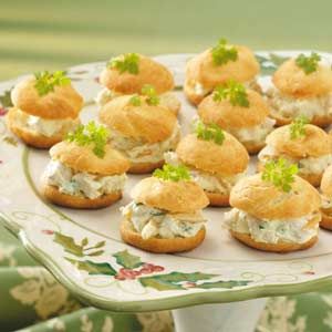 Curried Chicken Cream Puffs Small Sandwiches, Cocktail Party Appetizers, Chicken Puffs, Tea Party Sandwiches, Quick Appetizer, Cream Puff Recipe, Curried Chicken, Savory Bites, Party Sandwiches