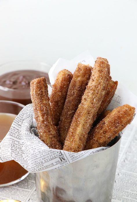 Vegan Oven Baked Churros with Chocolate Ganache and Caramel - Labeless Nutrition Vegan Churros, Easy Churros, Tofu Dessert, Baked Churros, Churro Cupcakes, Treat Board, Vegan Coffee, Churros Recipe, Vegan Ideas