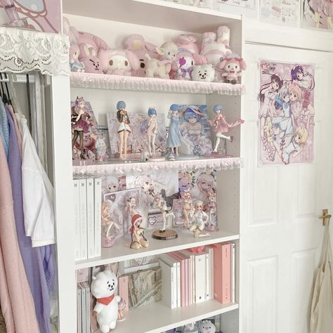 Coquette Shelf, Pink White Aesthetic, Cute Bookshelf, Kawaii Room Ideas, Otaku Room, Princess Room, Pinterest Room Decor, Figure Collection, Cute Room Ideas