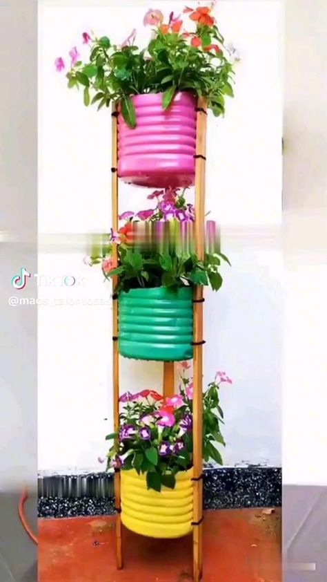 Garden Ideas With Plastic Bottles, Diy Garden Decor Projects, Plastic Bottle Crafts Diy, Plant Diy, نباتات منزلية, Plant Pot Diy, Garden Decor Projects, Diy Plant Hanger, Diy Jar Crafts