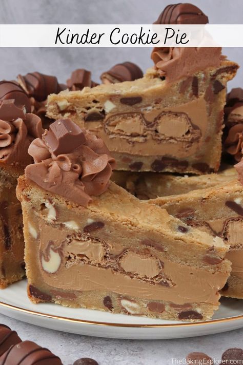 Recipe for a Kinder Bueno Cookie Pie - delicious chocolate chip cookie pie with a kinderella hazelnut cream filling and Kinder Bueno bars! #thebakingexplorer #cookiepie #kinderella #kinderbueno #chocchipcookie Hazelnut Cream Filling, Cookie Pie Recipe, Cookie Pies, Cups Recipes, Skillet Cookies, Chocolate Chip Cookie Pie, Hazelnut Cream, Tray Bake Recipes, Cookie Pizza