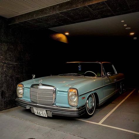 Vintage Mercedes Aesthetic, W114 Mercedes, Slammed Mercedes, W115 Mercedes, Garage Goals, Mercedes W114, Benz 190e, Vintage Mercedes, Old Mercedes