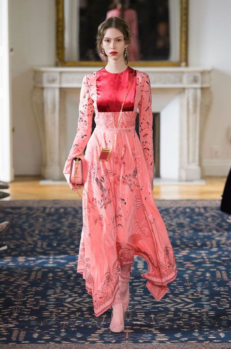 Valentino 2017, Estilo Hijab, Hijab Styles, Modest Wear, Silk Maxi Dress, Moda Vintage, Mode Hijab, 가을 패션, Red Carpet Fashion