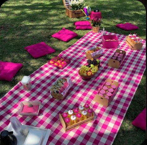 Teddy Bear Picnic Birthday Party, Picnic Party Decorations, Picnic Date Food, Backyard Birthday Parties, Picnic Birthday Party, Backyard Birthday, Picnic Inspiration, Picnic Essentials, Picnic Decorations