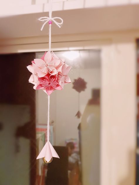 Paper Petals Paradise: Crafting Stunning Flowers at Home Hanging Origami Decor, Origami Cat Instructions, Origami Cherry Blossom, Diy Abat Jour, Origami Bear, Origami Parrot, Creative Paper Crafts, Fun Diy Ideas, Paper Petals