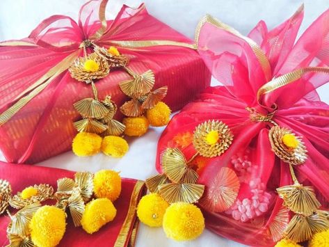 Bookmark These Wedding Favors In Mumbai - ShaadiWish Room Hampers, Packaging Hampers, Ganpati Decor, Mehendi Function, Bridal Umbrella, Wedding Gift Hampers, Indian Wedding Gifts, Thali Decoration, Diwali Gift Hampers