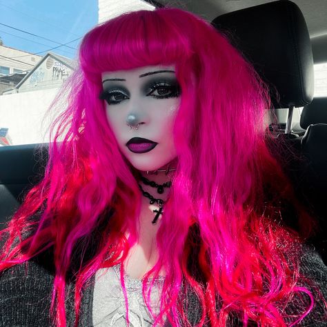 gothic makeup Emo Barbie Makeup, Goth Barbie Makeup, Gothic Barbie Makeup, Pink Goth Makeup Ideas, Goth Barbie, Mystique Costume, Goth Pink Makeup Looks, Extreme Gothic Makeup, Perky Goth