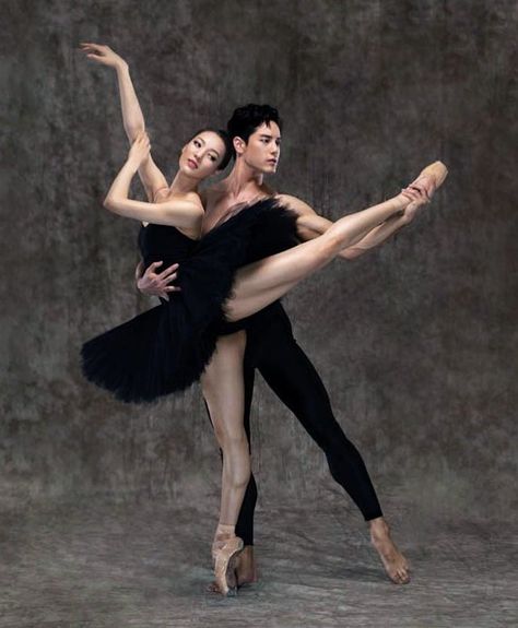 Ballet Poses With Partner, Ballet Couple Photography, Ballet Poses Two People, Ballet Reference Poses Couple, Ballet Partner Poses, Ballet Duo Poses, Ballet Couple Poses, Ballerina Couple, Ballet Leap