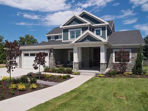 Dream Suburban Home, Pretty Suburban House, Small Modern Suburban House, Traditional Suburban House, Middle Class Homes, Aesthetic Suburban House Exterior, Suburban Home, Suburban Family Home, Utah Houses