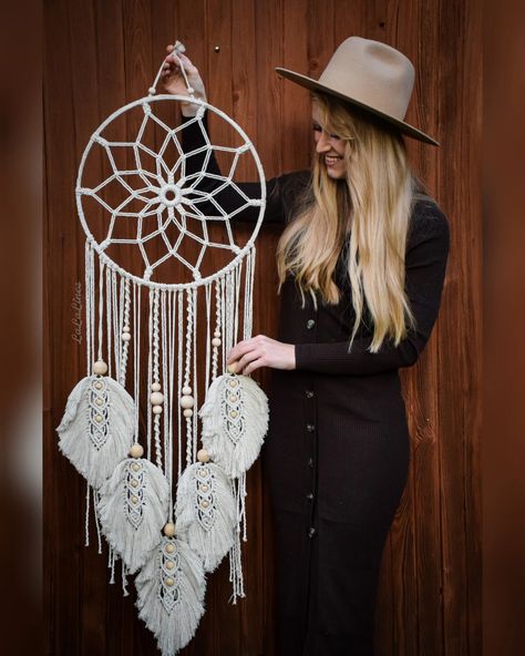 Diy Macrame Tutorial, Crochet Dreamcatcher Pattern, Macrame Circle, Atrapasueños Diy, Macrame Dreamcatcher, Pola Macrame, Plant Hanger Macrame, Dream Catcher Decor, Macrame Mandala