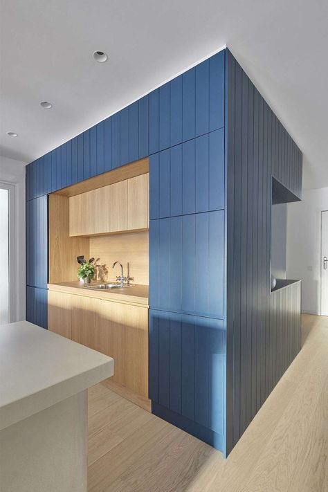 Mixing Furniture, Clean Kitchen Design, Design Ložnic, 아파트 인테리어, Design Del Prodotto, Blue Kitchens, Modern Apartment, Commercial Design, Barcelona Spain