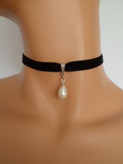 Black Velvet Choker Necklace, Black Velvet Ribbon, Velvet Necklace, Velvet Choker Necklaces, Ribbon Choker, Choker Black, Black Velvet Choker, Basic Jewelry, Velvet Choker