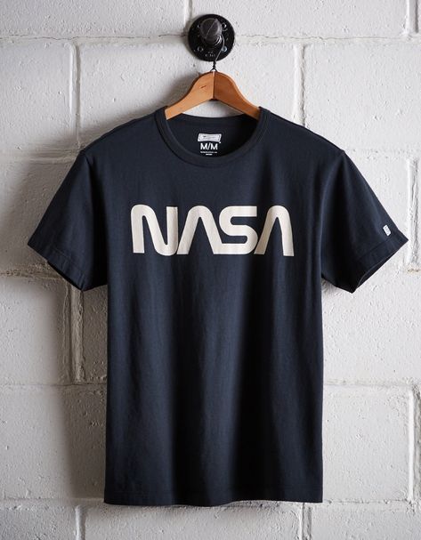 Tailgate Men's NASA T-Shirt Nasa Tshirt, Nasa T Shirt, Cool Shirt Designs, Men's Hoodies, Tee Shirt Designs, Mens Outfitters, Trendy Tshirts, Men Clothing, Boys T Shirts