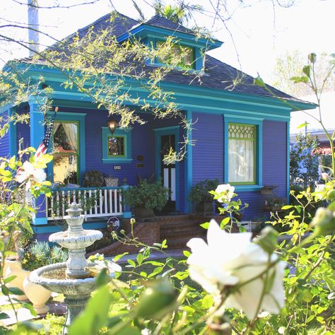 I came across this little purple cottage, well it’s actually more of a periwinkle color, and I had to stop Modern Beach Cottage, Purple Cottage, Beach Chic Decor, Cottage Exterior, Tropical Home Decor, Cute Cottage, Beach Cottage Decor, Casa Exterior, Purple Home