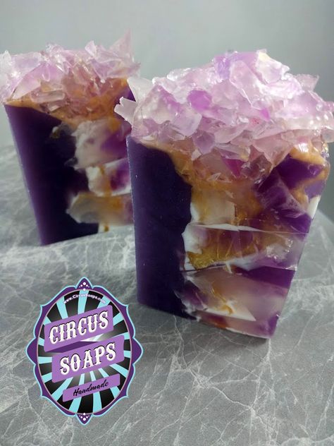 Melt And Pour Soap Ideas Design, Fancy Soap Bars, Home Made Soap With Glitter, Soap Shapes, Melt And Pour Soap Ideas, Geode Soap Diy, Unique Purple Geodes For Gifts, Layered Soap, Homemade Soap Bars