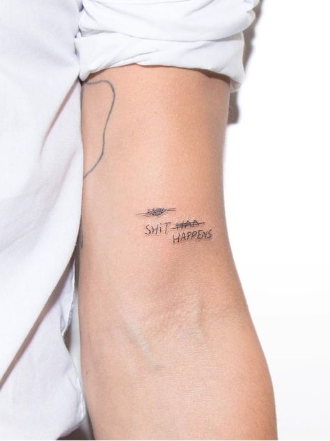 P ➫ @ FOREVEREE Tato Dengan Makna, Tato Minimal, Tattoo Diy, Small Quote Tattoos, Female Tattoos, Tattoo Trend, Tattoo Minimalist, Shape Tattoo, Men Tattoos