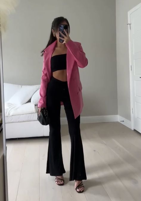 Casual Outfits For Women Aesthetic, Pink Black Aesthetic Outfits, All Black Outfit With Pink Accessories, Pink Blazer Aesthetic, Dark Pink Outfit, Pink Blazer Aesthetic Outfit, Pink Glam Aesthetic Outfits, Black And Pink Outfit, Classy Outfits For Women