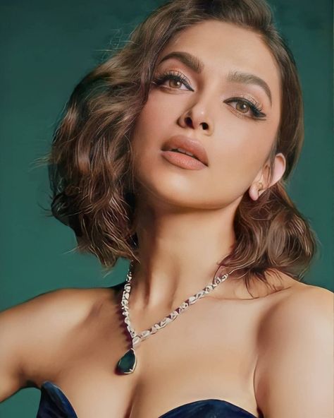 Deepika Padukone Wallpaper, Dipika Padukone, Skin Lightening, She Knows, Bollywood Girls, Deepika Padukone, Beauty Face, Cute Couple Videos, Be Yourself