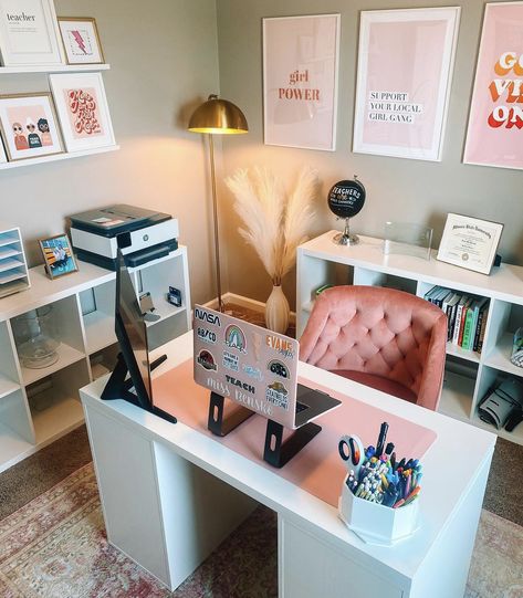 Home Office On A Budget, Setting Up A Home Office, Office On A Budget, Feminine Home Offices, Work Office Decor, Cozy Home Office, Deco Studio, Office Guest Room, Dream Office