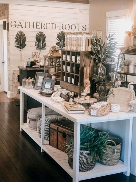 Boutique Layout, Retail Store Layout, Creative Home Decor Ideas, Gift Shop Interiors, Boutique Store Displays, Gift Shop Displays, Home Decor Boutique, Flower Shop Design, Boutique Designs