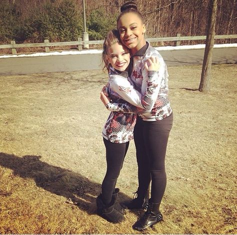 Kenzie and nia Dance Moms Kenzie, Maddie And Nia, Dance Moms Mackenzie, Nia Sioux Frazier, Nia Frazier, Nia Sioux, Dance Moms Moments, Dance Moms Pictures, Dance Moms Dancers