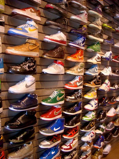 The 10 Best Sneaker Shops In L.A. Store Sneaker, Sneaker Head Store, Sneaker Shop Design Interior, Sneakers Store Interior, Sneaker Boutique, Nike Shoes Outfits, Nike Shoes Jordans, Nike Shoes Air Max, Skate Style