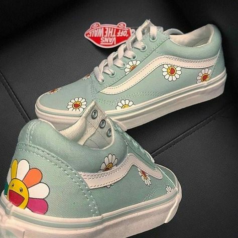 Custom Vans Old Skool, Vans Old Skool Custom, Vans Shoes Fashion, Vans Aesthetic, Vans Shoes Women, Custom Vans Shoes, Cute Vans, Girls Football Boots, Painted Vans