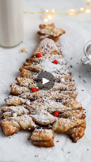 Pastry Recipes Christmas, Puff Pastry Recipes Christmas, Cinnamon Sugar Puff Pastry, Christmas Tree Pastry, Puff Pastry Christmas Tree, Pastry Christmas Tree, Puff Pastry Christmas, Pastry Christmas, Christmas Treats To Make