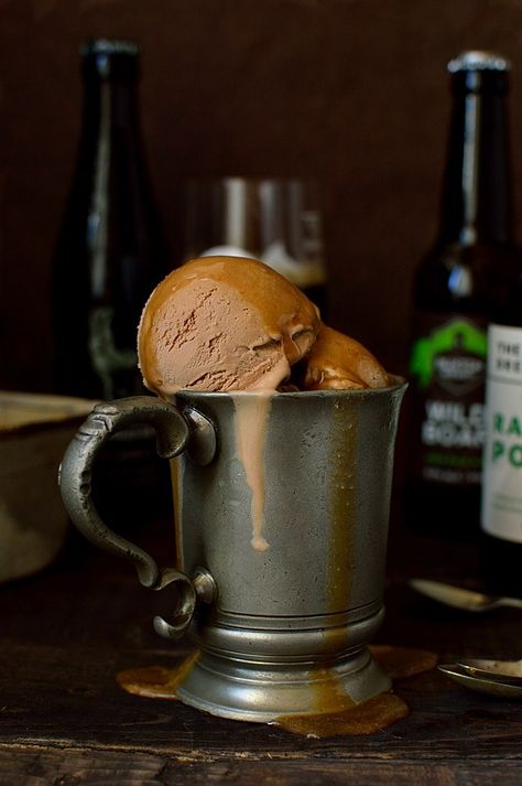 milk chocolate porter (or stout) beer ice cream with porter caramel sauce Milk Chocolate Ice Cream, Ice Cream Caramel, Beer Ice Cream, Bean Ice Cream, Cream Caramel, Cooking With Beer, I Scream For Ice Cream, Vanilla Bean Ice Cream, Chocolate Heaven