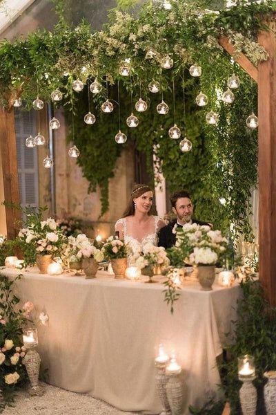 5 Atmospheric Wedding Candlelight Ideas That Really Inspire – Clear Wedding Invites Wedding Sweetheart Table Decor, Candle Lit Wedding, Sweetheart Table Wedding, Hanging Candles, Fancy Wedding, Kew Gardens, Sweetheart Table, Wedding Cake Designs, Wedding Candles