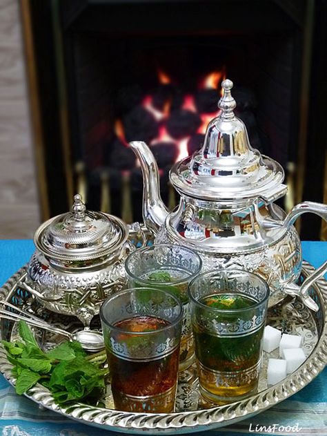 Moroccan Mint Tea, Thé Marocain Moroccan Tea Set, Moroccan Tea, Moroccan Mint Tea, Pomegranate Molasses, Moroccan Food, Mint Tea, Royal Wedding, Tea House, Tea Recipes