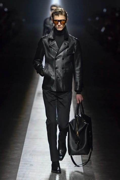 Tom Ford Menswear, Milan Fashion Week Men, Tom Ford Gucci, Man Dressing Style, Classy Outfits Men, Mens Fashion Blazer, Show Collection, Tom Ford Men, Mens Fashion Week