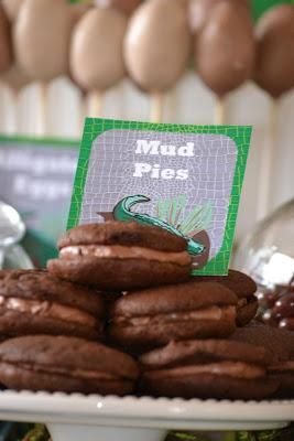 Birthday party ideas -Swamp Party by Candy Chic - Mud Pies Bayou Party, Shrek Halloween, Alligator Swamp, Alligator Birthday Parties, Swamp Party, Messy Party, Alligator Party, Shrek Party, Alligator Birthday