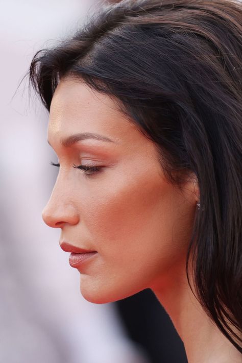 Bella Hadid Nose, Nose Job Recovery, Nose Plastic Surgery, Nose Surgery Rhinoplasty, Celebrity Eyebrows, Nose Fillers, Rhinoplasty Nose Jobs, Job Inspiration, Straight Nose