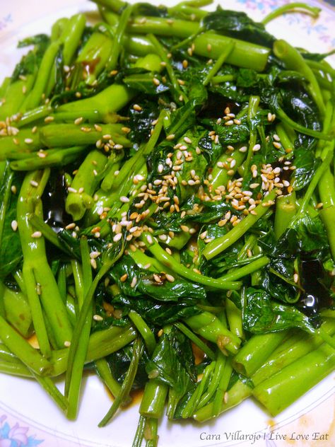 Stir-Fried Water Spinach Japanese Veggies, Kangkong Recipe, Pickle Dishes, Dorm Meals, Filipino Vegetable Recipes, Veggie Stir Fry Recipes, Asain Food, Fried Spinach, Water Spinach