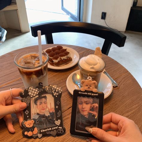 Kpop Besties Aesthetic, Ateez Photocard Aesthetic, Ateez Cute Pics, Kpop Cafe Aesthetic, Kpop Fan Aesthetic, Atiny Aesthetic, Kpop Besties, Seonghwa Aesthetic, Mingi Seonghwa