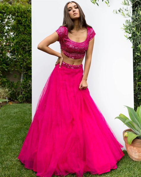 Hot Pink Mirror, Lehengas Wedding, Hot Pink Skirt, Haldi Outfits, Hot Pink Blouses, Indian Outfits Lehenga, Wedding Lehengas, Designer Lehengas, Indian Look