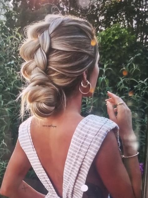 Open Back Dress Hairstyles, Dress Back Open, Updo Braid Hairstyles, Hairstyles Dress, Updo Wedding Hair, Event Hair, Braided Updo Wedding, Updo Wedding, Rustic Boho Wedding