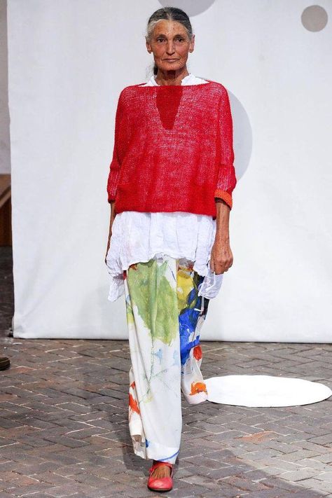 Daniela Gregis Daniela Gregis, Uptown Girl, Advanced Style, Ageless Style, Ageless Beauty, Cropped Tops, Summer 2014, Milan Fashion, Fabric Painting