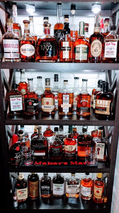 Best Bourbon Whiskey, Bar In Casa, Basement Bar Designs, Whisky Bar, Best Bourbons, Good Whiskey, Blended Scotch Whisky, Home Bar Designs, Alcohol Aesthetic