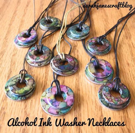 Alcohol ink washer necklace pendants - DIYs.com Washer Necklace Tutorial, Washer Crafts, Washer Necklaces, Alcohol Ink Jewelry, Washer Jewelry, Inexpensive Crafts, Alcohol Ink Crafts, Ink Crafts, Necklace Tutorial