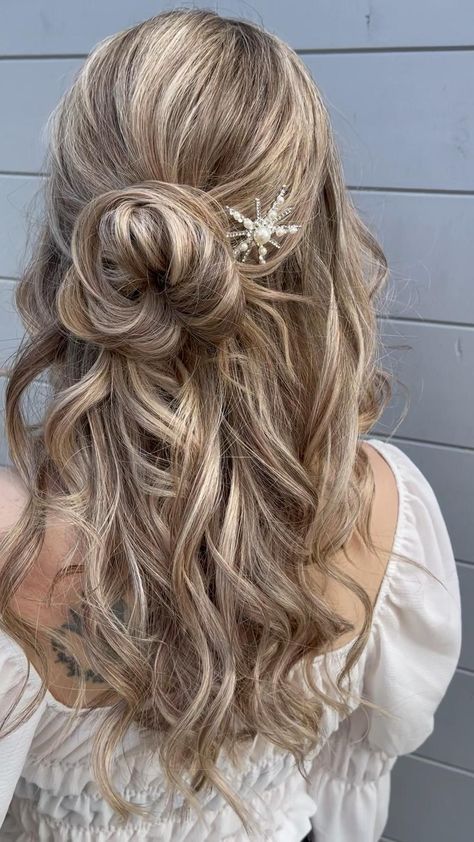 Prom Hairstyles Down, Half Up Half Down Bridesmaid, Hair Half Up Half Down, Devon Wedding, Hairstyles Prom, Hair Charms, Simple Prom Hair, Hair Half Up, Bridesmaid Inspiration