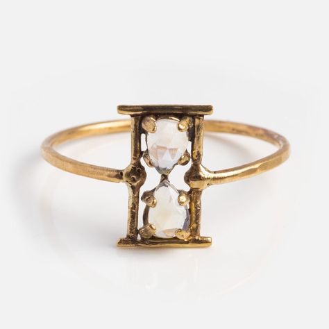 Secret Garden Ring, Quirky Wedding Rings, Nontraditional Engagement Rings Gold, Alt Wedding Rings, Hourglass Ring, Vintage Wedding Rings Antique, Cute Gold Rings, Weird Rings, Signet Rings Women Vintage