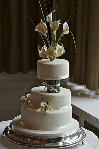 Lily Wedding Cake, Calla Lily Wedding Cake, Calla Lily Cake, Lily Cake, Wedding Cake With Flowers, Calla Lily Wedding, Cake With Flowers, Small Wedding Cakes, Lily Wedding