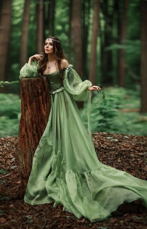 Princess Forest Aesthetic, Forest Fairy Outfit, Medieval Photoshoot, Fairy Tale Photoshoot, Fantasy Photoshoot, Forest Princess, Fantasy Wedding Dress, Forest Dress, Fairytale Photoshoot