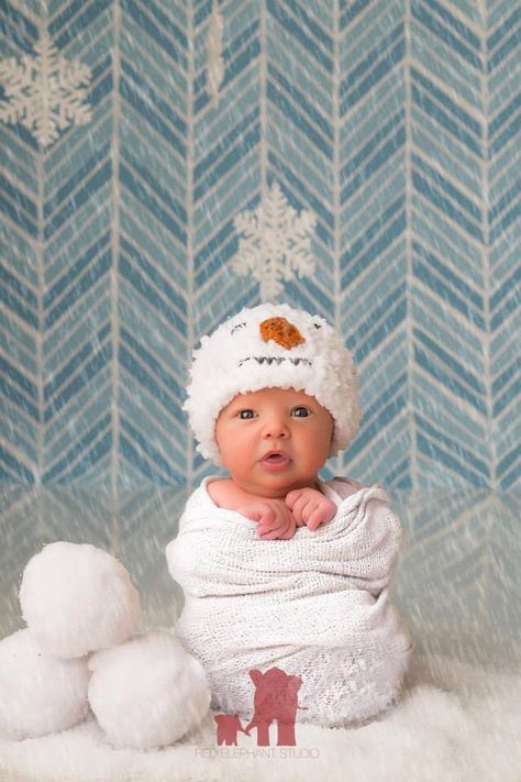 Bold Newborn Photography www.theredelephantstudio.com Christmas, winter wonderland, snowman Winter Theme Newborn Photoshoot, Baby Winter Photoshoot Ideas, January Newborn Photoshoot Ideas, Newborn New Years Photography, January Newborn Pictures, Winter Newborn Pictures, January Baby Photoshoot Ideas, Baby Holiday Pictures, Newborn Christmas Photography