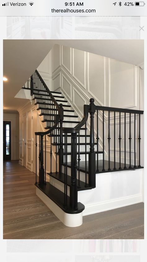 Front Entry Stairs Exterior, Staircase Color, Painted Stair Railings, درابزين السلم, Black Staircase, Interior Stair Railing, Stairs Renovation, Wrought Iron Stair Railing, White Staircase