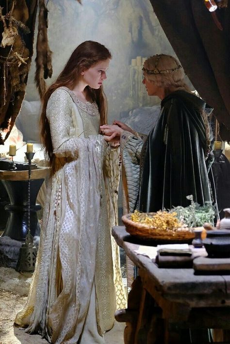 Medieval Princess, Medieval Aesthetic, Daisy Ridley, Medieval Dress, Princess Aesthetic, Fantasy Costumes, Medieval Fashion, Movie Costumes, Fantasy Dress