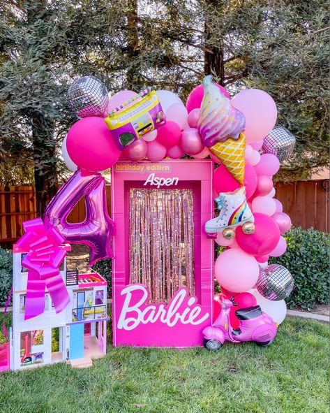 Balloon arch photo backdrop Barbie Rainbow Party, Barbie Balloon Backdrop, Barbie Photo Backdrop, Barbie Dreamhouse Birthday Party, Diy Barbie Backdrop, 5th Birthday Barbie Theme, Barbie Party Ideas Birthdays, Barbie Balloon Arch, Birthday Backdrop Ideas Kids